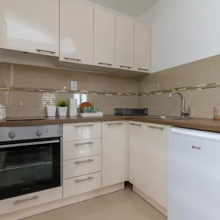 11 Apartment