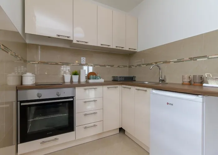 11 Апартаменты